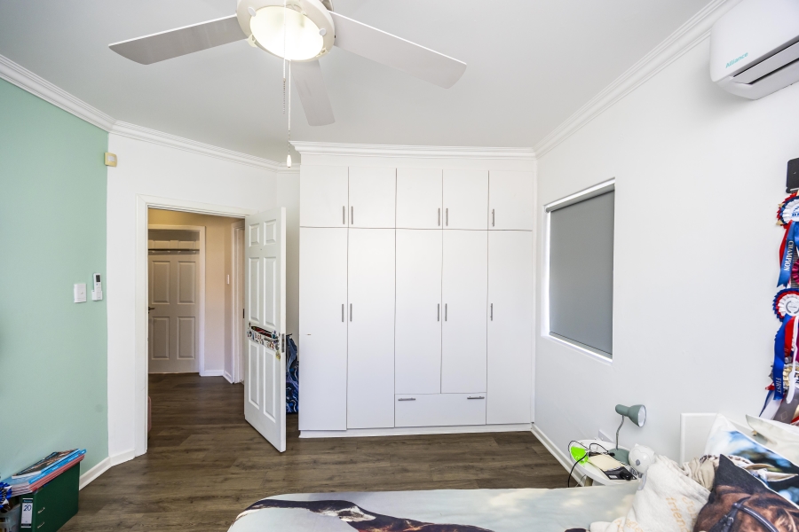 5 Bedroom Property for Sale in Beacon Bay Eastern Cape